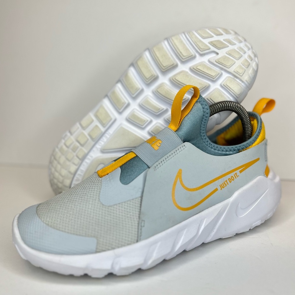 Nike Flex Runner 2 GS Big Kids Sz 6Y/Womens 7.5 DJ6038-409 Aura/Univ. Gold Nice!